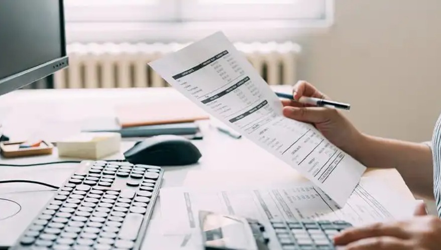 Registros de jornada são analisados em processo trabalhista.